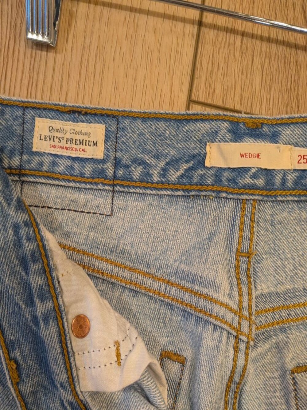 Levi's Premium Wedgie Straight High Rise Jeans Women's Size 25 Button Fly - Picture 5 of 10